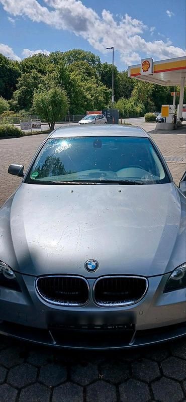 Grau Gebraucht 2003 BMW 520 Limousine | 2.500 € (Guter Preis) - Bild 1/4