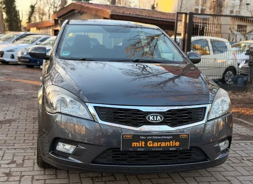 Używany Kia Ceed 109 KM (80 kW) 2009 Szary Hatchback