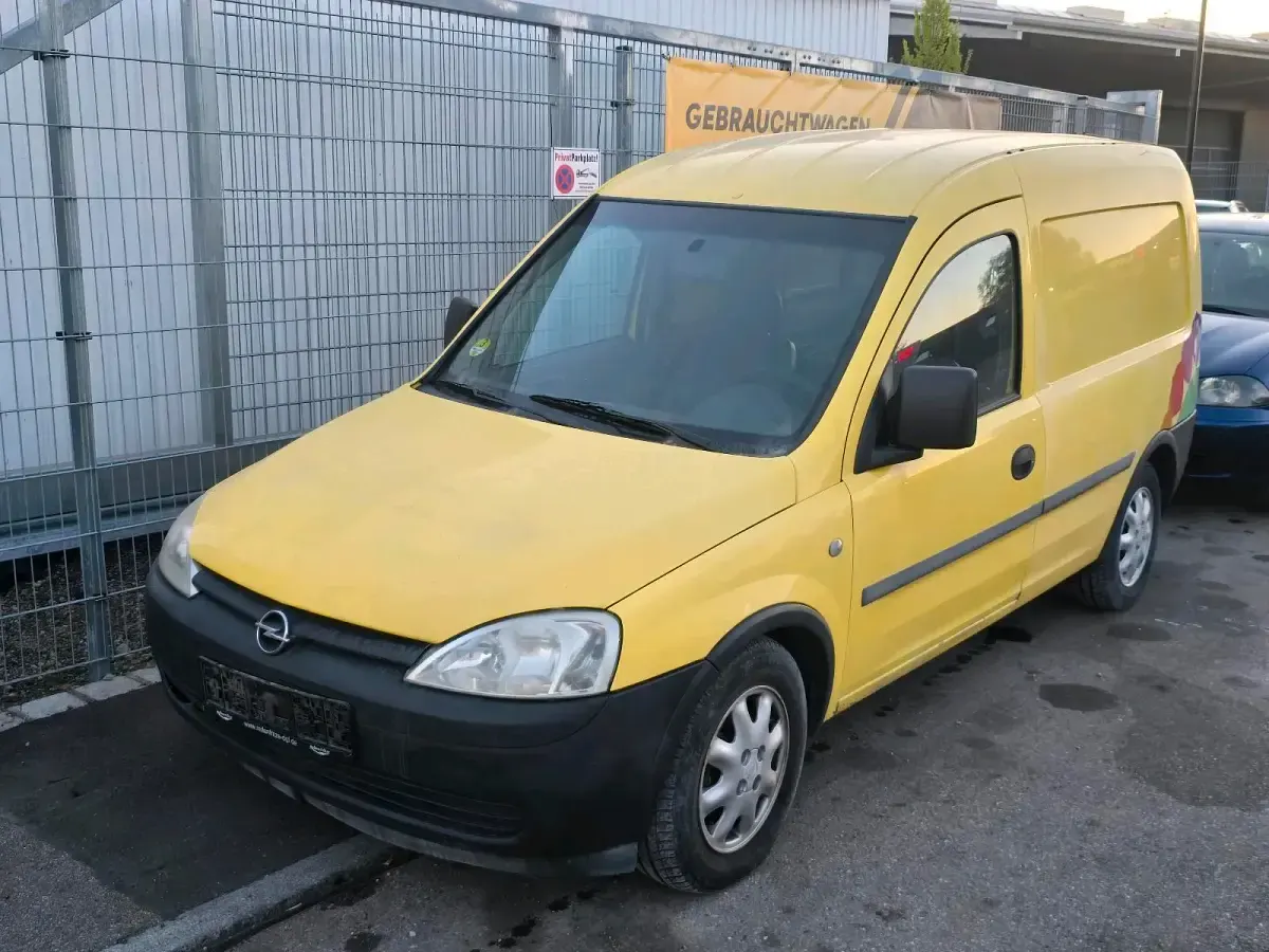 Usata Opel Combo 100 CV (73 kW) 2003 Giallo Monovolume