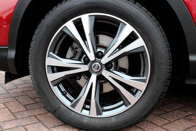 Gebraucht Nissan Qashqai N-Connecta 116 PS (85 kW) 2018 Rot SUV