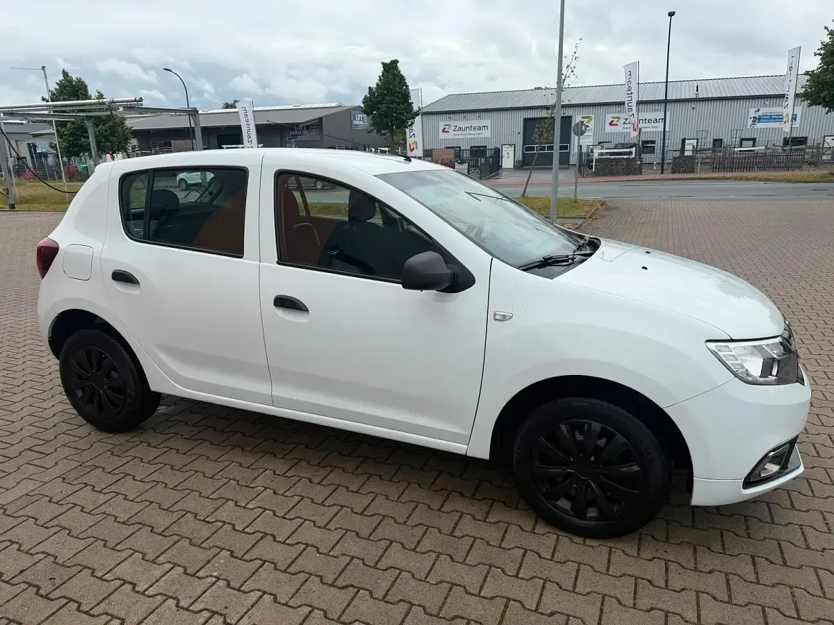 Gebraucht Dacia Sandero 73 PS (53 kW) 2018 Weiß Kleinwagen