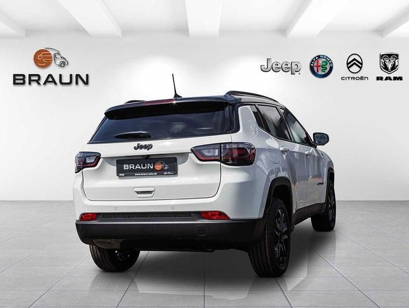 Neu Jeep Compass North 131 PS (96 kW) 2025 Alpine white/dach schwarz SUV