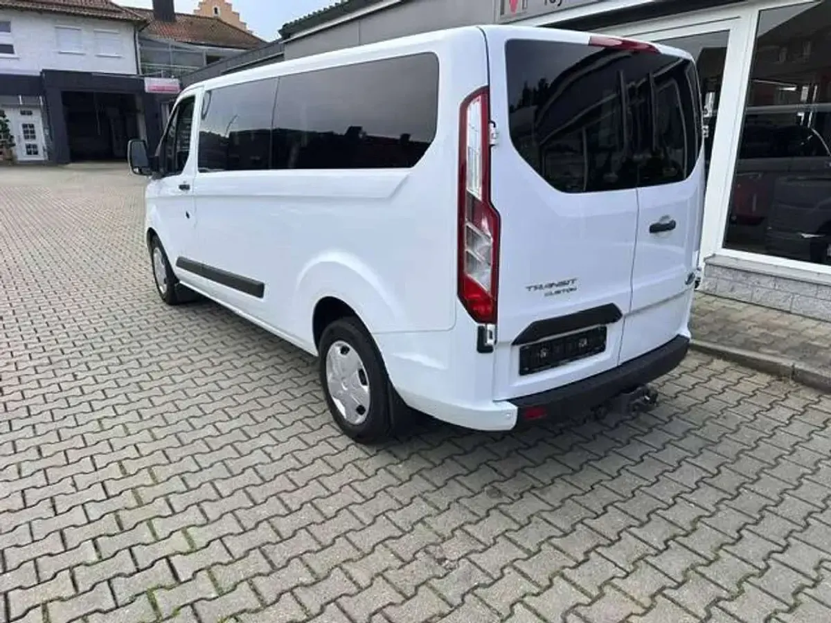 Gebraucht Ford Tourneo Trend 131 PS (96 kW) 2019 Frostweiß Kombi