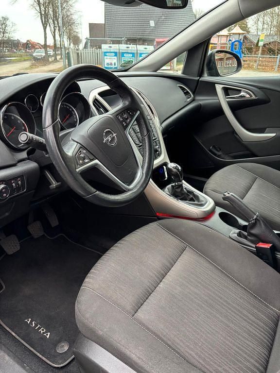 Gebraucht Opel Astra Design Edition 140 PS (102 kW) 2011 Schwarz Limousine