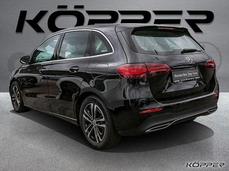 Gebraucht Mercedes B180 Advanced 150 PS (110 kW) 2025 Schwarz Van / Kleinbus