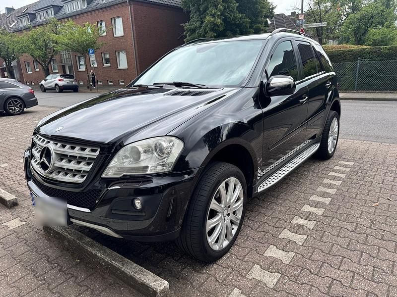 Schwarz Gebraucht 2009 Mercedes ML320 SUV | 9.700 € - Bild 1/4