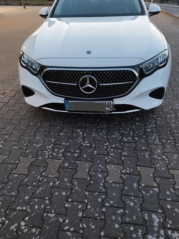 Gebraucht Mercedes E200 Advanced 204 PS (150 kW) 2023 Weiß Kombi