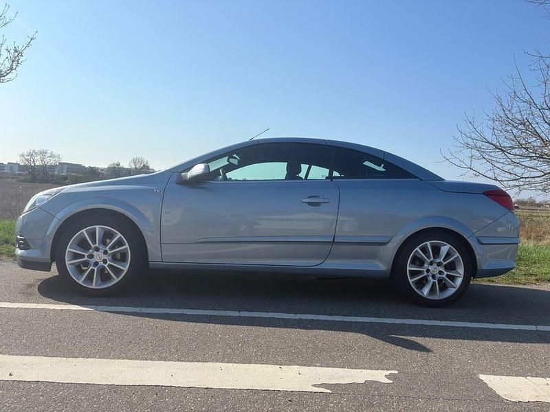 Gebraucht Opel Astra 105 PS (77 kW) 2008 Silber Cabrio