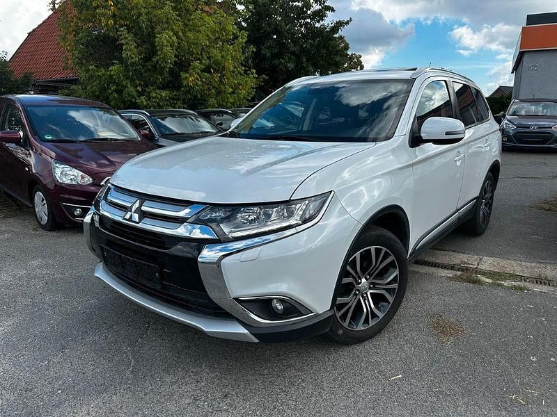 Weiß Gebraucht 2016 Mitsubishi Outlander Top SUV | 10.999 € (Guter Preis) - Bild 1/4