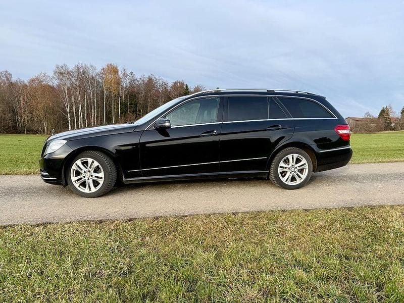 Gebraucht Mercedes E350 Elegance 265 PS (194 kW) 2012 Schwarz Limousine