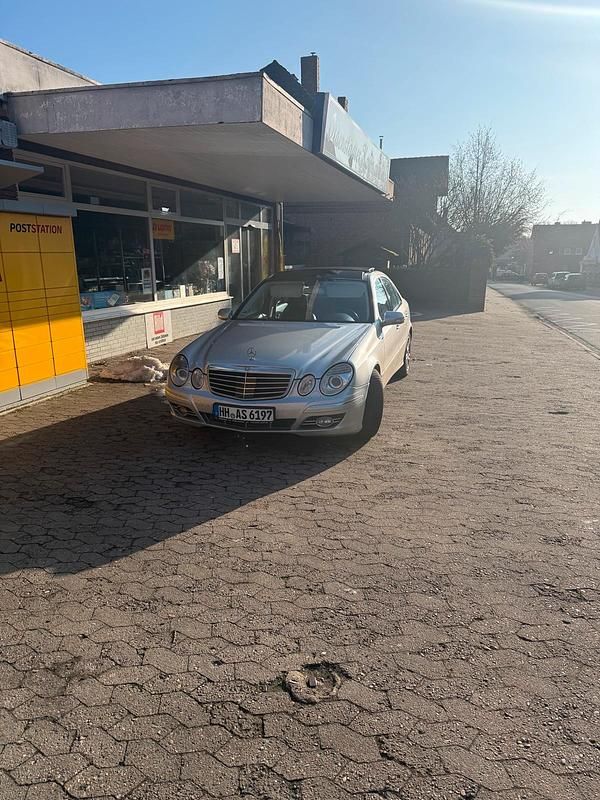 Gebraucht Mercedes E320 224 PS (164 kW) 2006 Grau Limousine