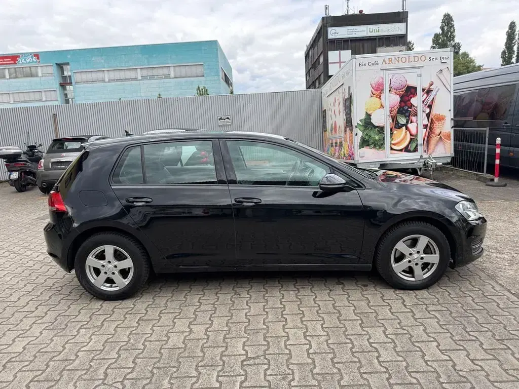 Gebraucht VW Golf VII Trendline 110 PS (80 kW) 2016 Schwarz Limousine