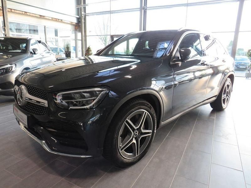 Grau Gebraucht 2020 Mercedes GLC220 AMG SUV | 31.900 € (Fairer Preis) - Bild 1/4
