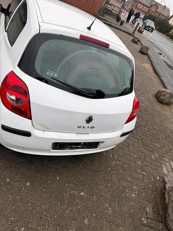 Gebraucht Renault Clio II 65 PS (47 kW) 2008 Weiß Kleinwagen