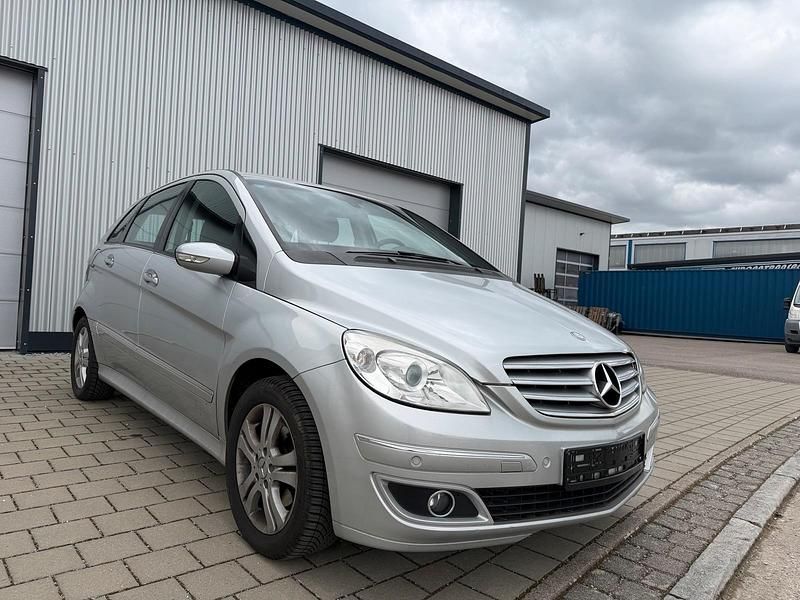 Gebraucht Mercedes B200 136 PS (100 kW) 2011 Silber Van / Kleinbus