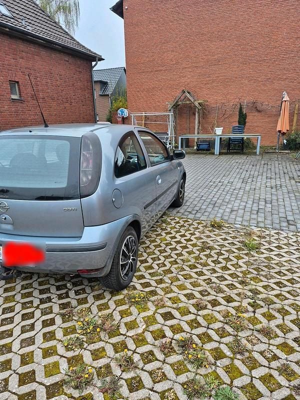 Second-hand Opel Corsa 70 CP (51 kW) 2004 Argintiu Hatchback