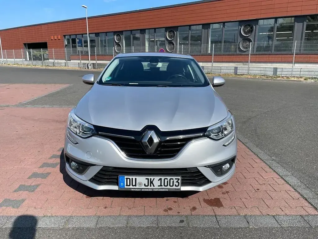 Gebraucht Renault Mégane III Experience 132 PS (97 kW) 2016 Silber Limousine