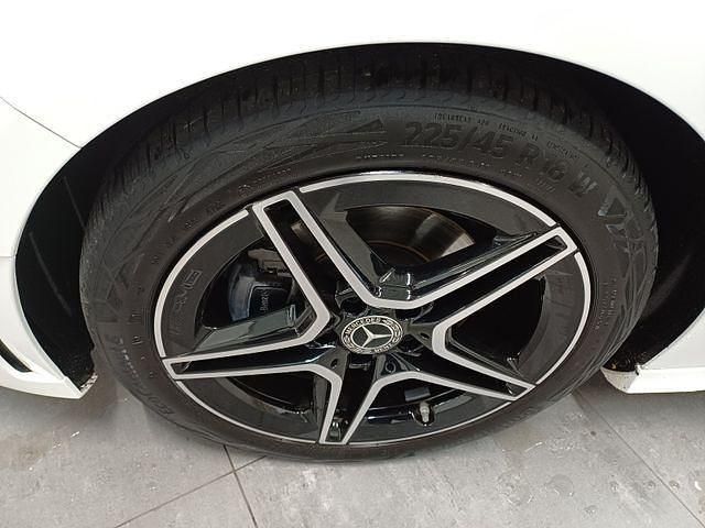 Gebraucht Mercedes B200 150 PS (110 kW) 2023 Weiß Van / Kleinbus