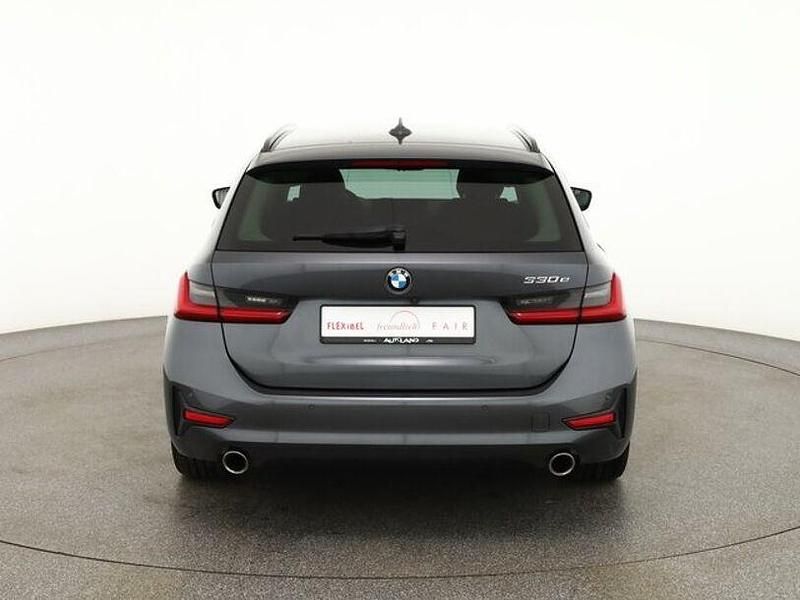 Gebraucht BMW 330e Sport Line 252 PS (185 kW) 2021 Grau Kombi