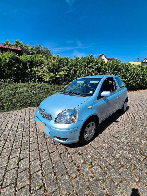 Blau Gebraucht 2004 Toyota Yaris Kleinwagen | 1.499 € (Guter Preis) - Bild 1/4