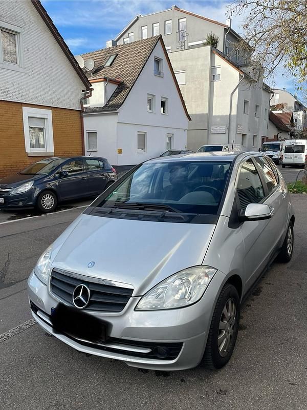 Silber Gebraucht 2010 Mercedes A160 Limousine | 5.350 € (Fairer Preis) - Bild 1/4
