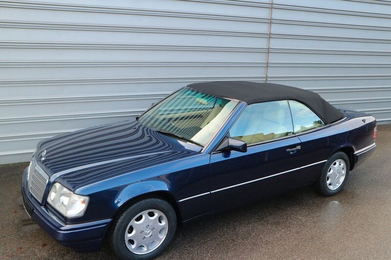 Gebraucht Mercedes E220 150 PS (110 kW) 1995 Azuritblau Cabrio