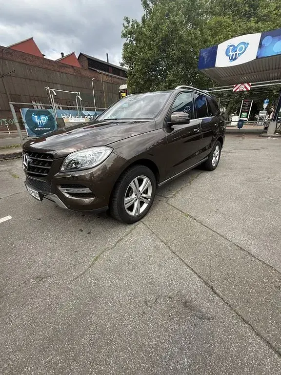 Gebraucht Mercedes ML250 204 PS (150 kW) 2013 Braun SUV