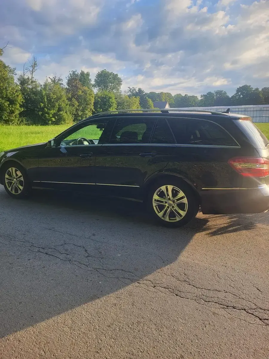 Gebraucht Mercedes E250 204 PS (150 kW) 2012 Schwarz Kombi