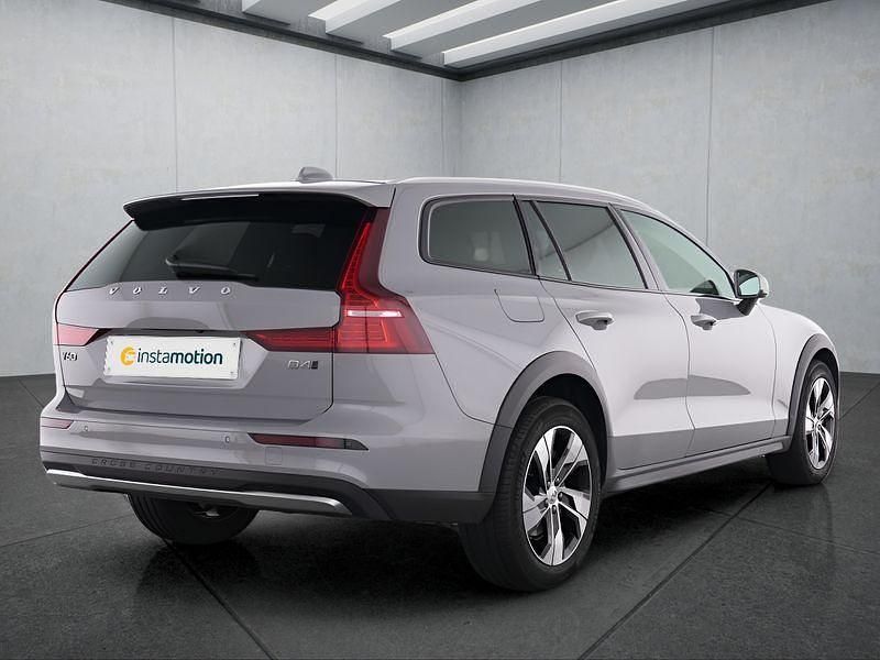 Gebraucht Volvo V60 CC 197 PS (144 kW) 2023 Grau Kombi