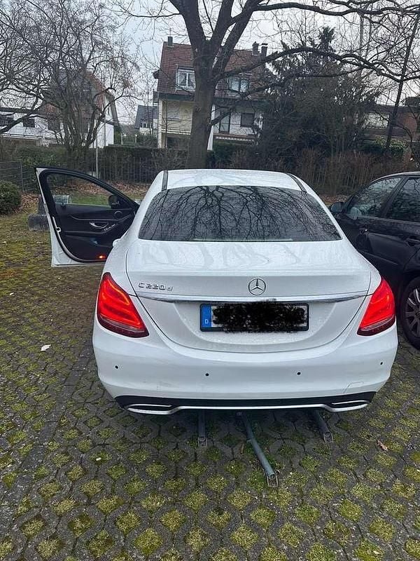 Weiß Gebraucht 2017 Mercedes C220 Limousine | 16.800 € (Superpreis) - Bild 1/4