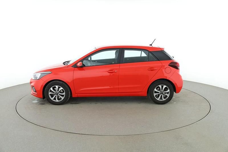 Gebraucht Hyundai i20 Trend 101 PS (74 kW) 2018 Rot Limousine