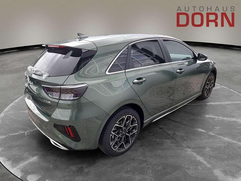 Neu Kia Ceed GT-Line 140 PS (102 kW) 2025 Grün Kleinwagen
