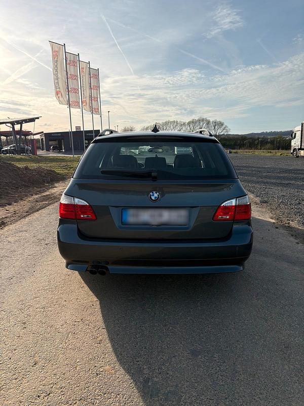 Gebraucht BMW 525 197 PS (144 kW) 2009 Grau Kombi