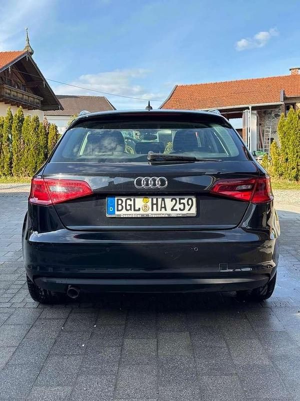 Gebraucht Audi A3 Attraction 105 PS (77 kW) 2013 Schwarz Kleinwagen