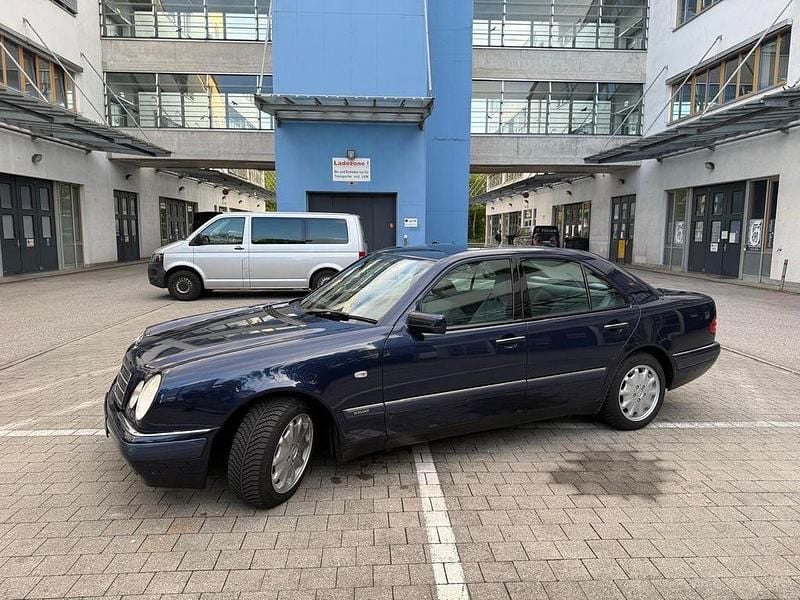 Gebraucht Mercedes 320 220 PS (161 kW) 1996 Blau Limousine