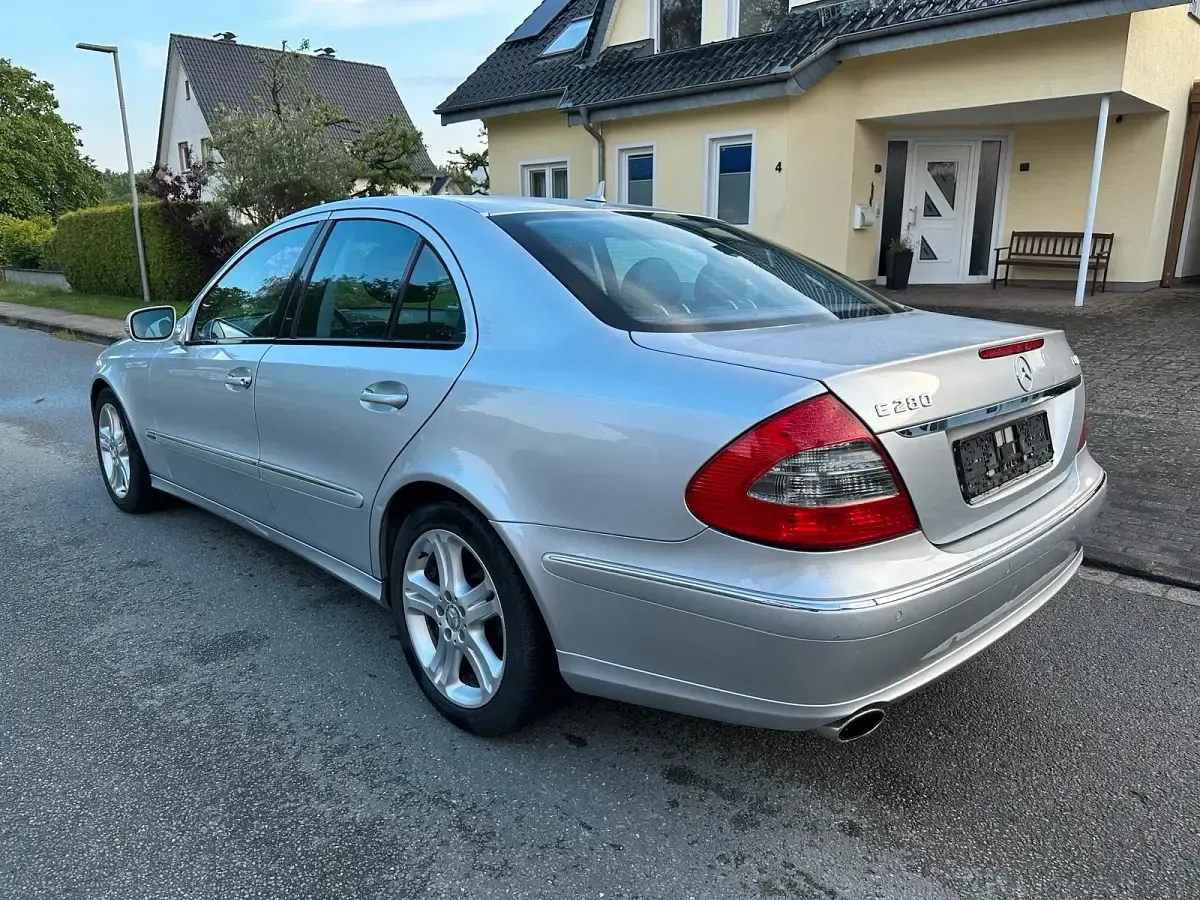 Gebraucht Mercedes E280 Avantgarde 190 PS (139 kW) 2008 Silber Limousine