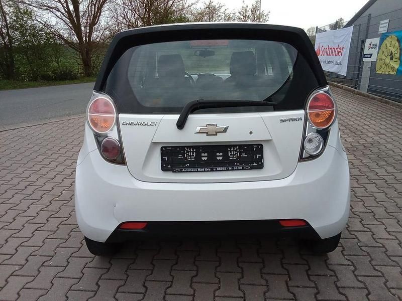 Second-hand Chevrolet Spark 68 CP (50 kW) 2011 Alb Hatchback
