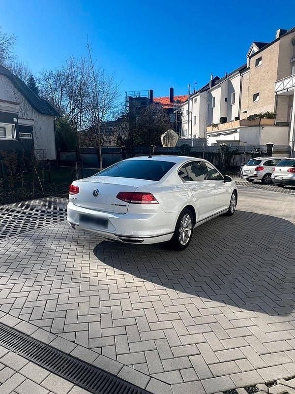 Gebraucht VW Passat 239 PS (175 kW) 2016 Weiß Limousine
