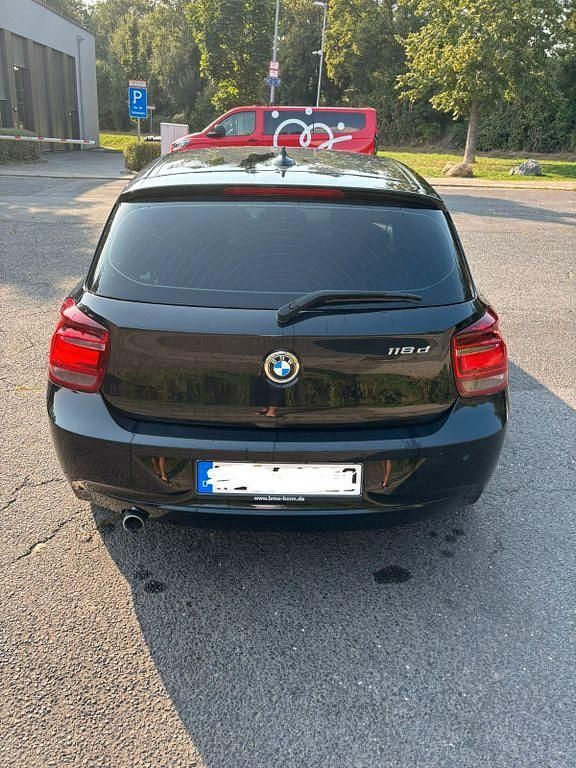 Gebraucht BMW 118 143 PS (105 kW) 2014 Schwarz Kleinwagen