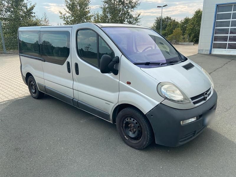 Gebraucht Opel Vivaro 101 PS (74 kW) 2006 Silber Van / Kleinbus