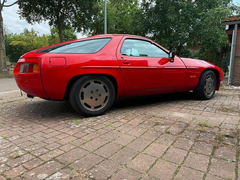 Rot Gebraucht 1982 Porsche 928 Coupé | 24.900 € - Bild 1/4