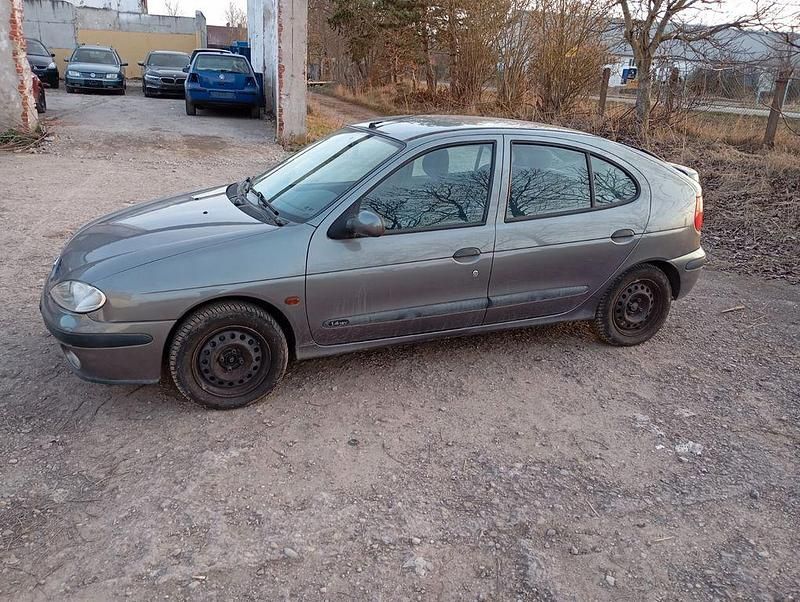 Gebraucht Renault Mégane II Expression 95 PS (69 kW) 2002 Grau Limousine