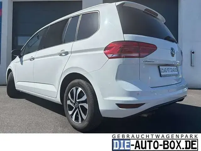 Gebraucht VW Touran Active 150 PS (110 kW) 2021 Pure white Van / Kleinbus