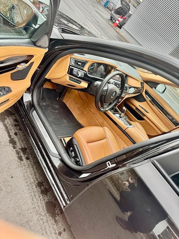 Gebraucht BMW 730 Comfort Edition 258 PS (189 kW) 2014 Schwarz Limousine