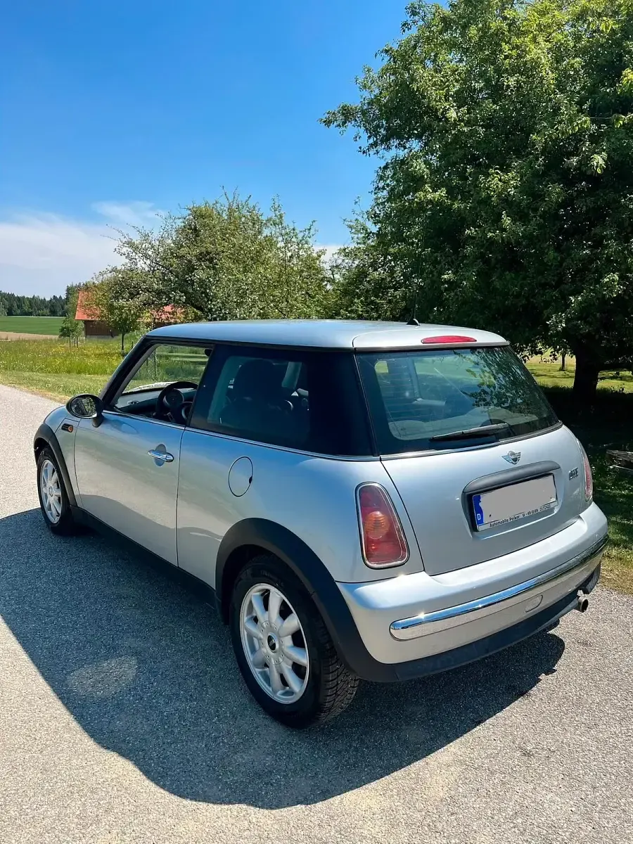 Käytetty Mini ONE 90 HP (66 kW) 2003 Hopea Viistoperä