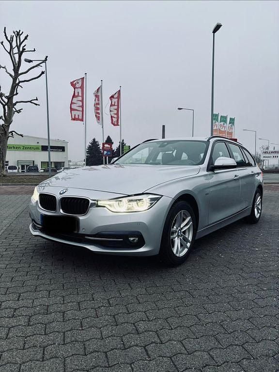 Silber Gebraucht 2017 BMW 320 Performance Limousine | 13.500 € (Guter Preis) - Bild 1/4