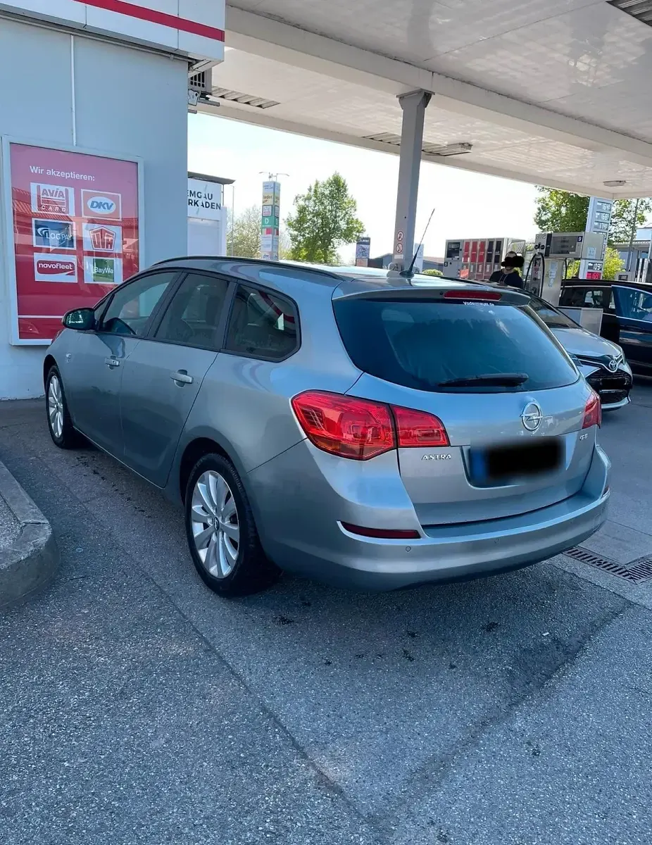 Gebraucht Opel Astra 2012 Grau Kombi