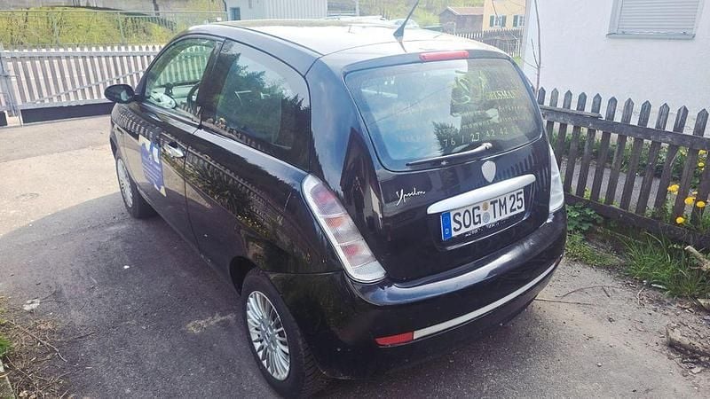 Second-hand Lancia Ypsilon 60 CP (44 kW) 2007 Negru Hatchback
