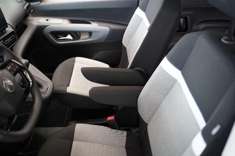 Neu Citroën Berlingo 131 PS (96 kW) 2025 Grau Van / Kleinbus