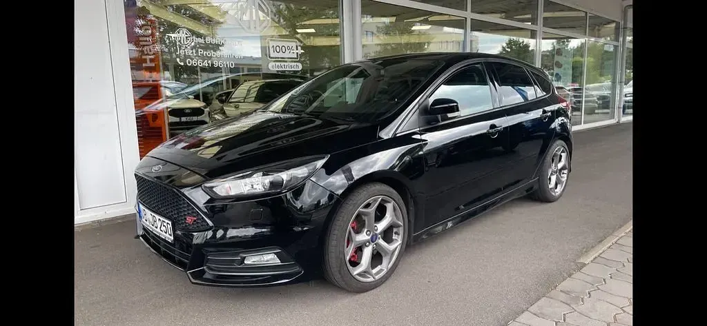 Używany Ford Focus Sport 250 KM (183 kW) 2016 Czarny Sedan/Limuzyna